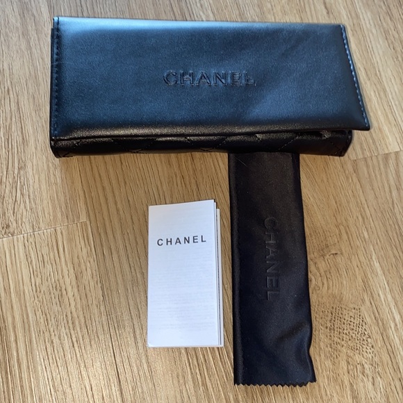 Chanel sunglasses with rhinestone “CHANEL” on left arm - Picture 13 of 13